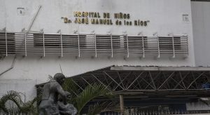 La ONG Prepara Familia y la Academia Nacional de Medicina han solicitado a la Fiscalía de Venezuela que se inicie una investigación para esclarecer el caso de 22 niños diagnosticados con leucemia en el Hospital JM de los Ríos en Caracas.